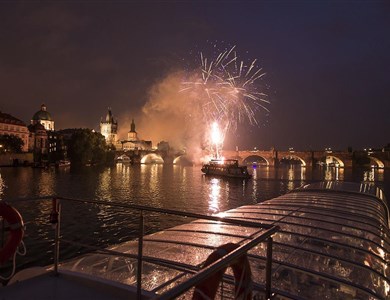 Soirée festive du Nouvel an sur le bateau « Grand Bohemia »