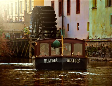 Balade insolite en petit bateau sur la Vltava