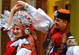 Dîner traditionnel & danses folkloriques