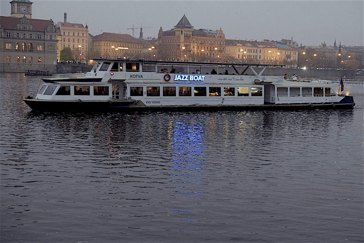 1 Jazz boat Prague