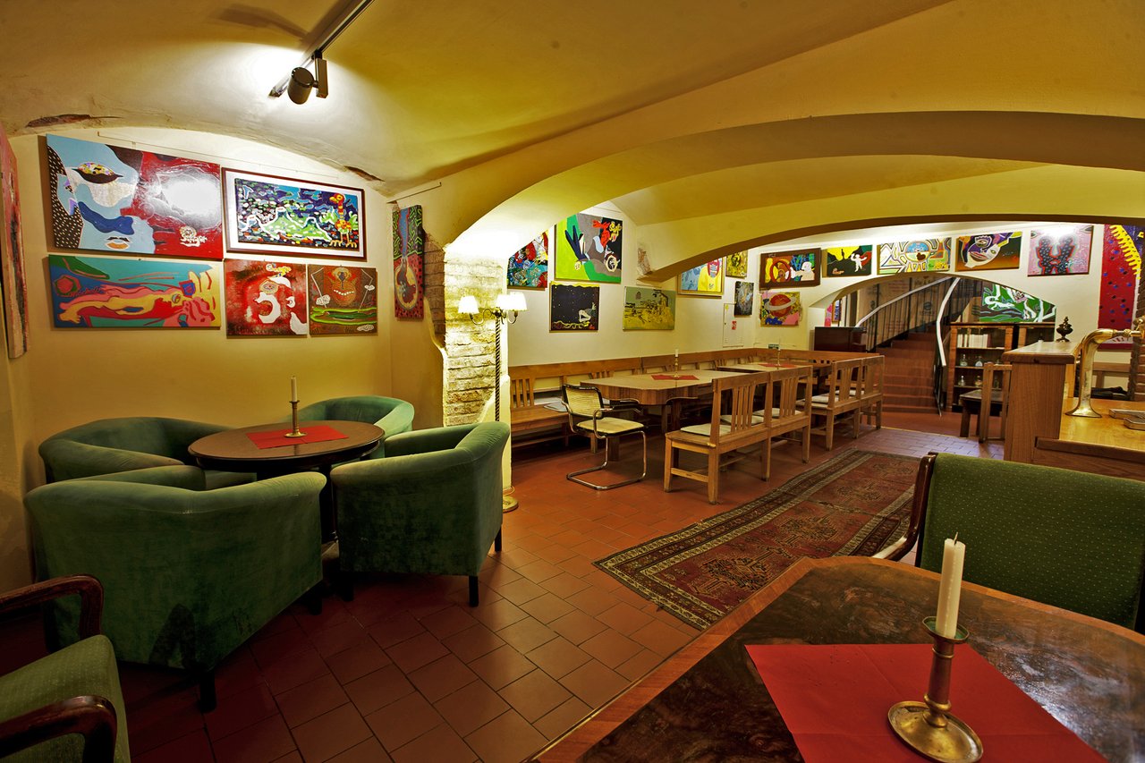 2 art and food restaurant prague czech republic czechia2