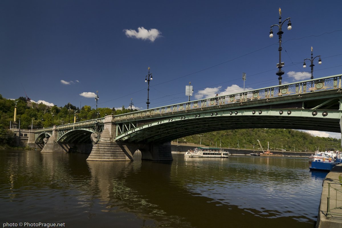 2 pont cechuv prague czech republic czechia