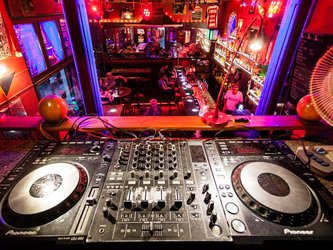 3 Chapeau rouge Prague