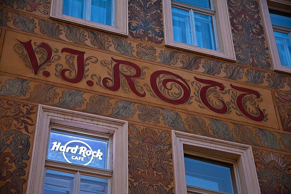 2 Hard Rock Cafe Prague
