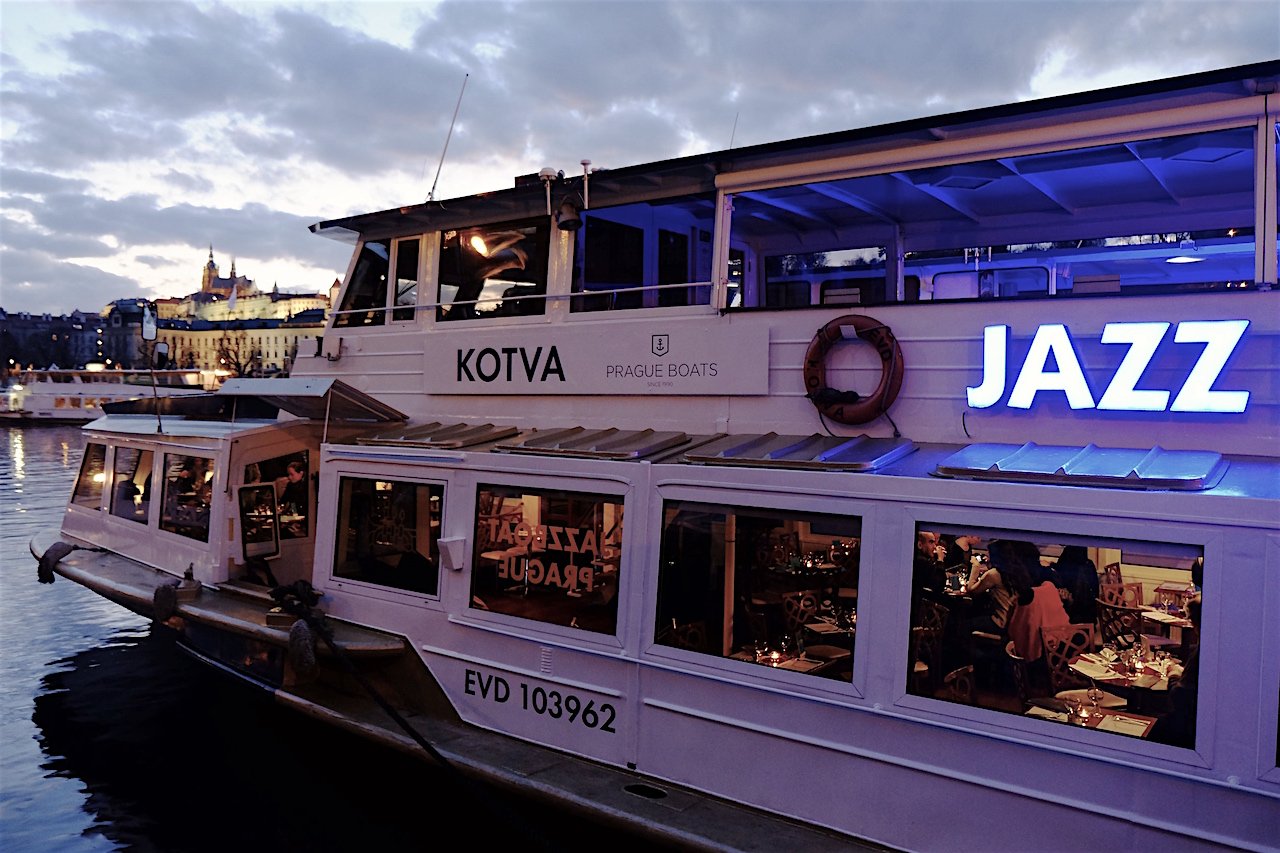 2 Jazz boat Prague