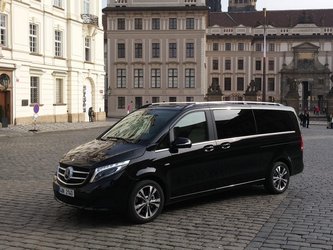 main picture prague minivan transfer intramuros 1