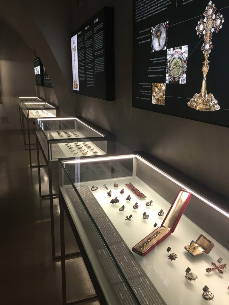 4 Muzeum ceskeho granatu Prague