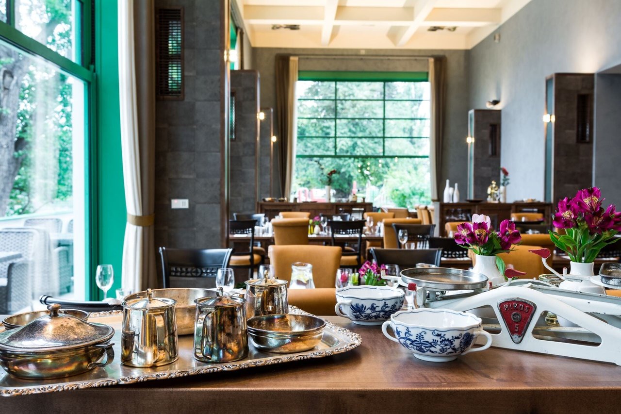 5 Art Restaurant Manes Prague